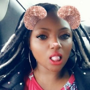 Meet your Posher, Cassandra